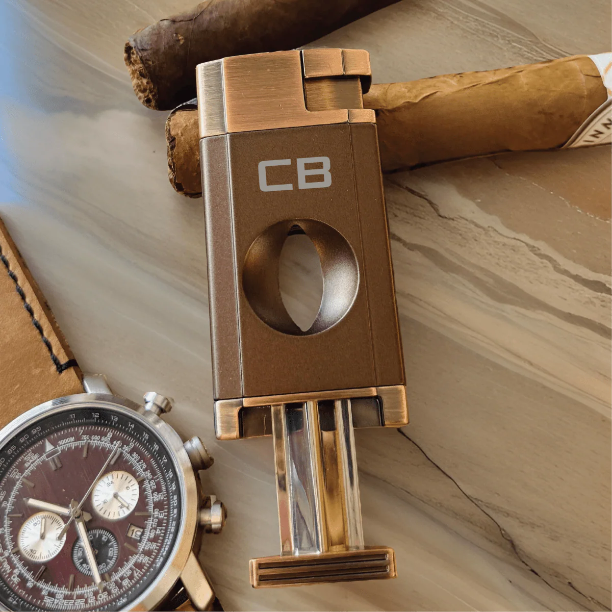 Elegant Personalized V-Cut Lighter: Dual Flame Precision - Image 4