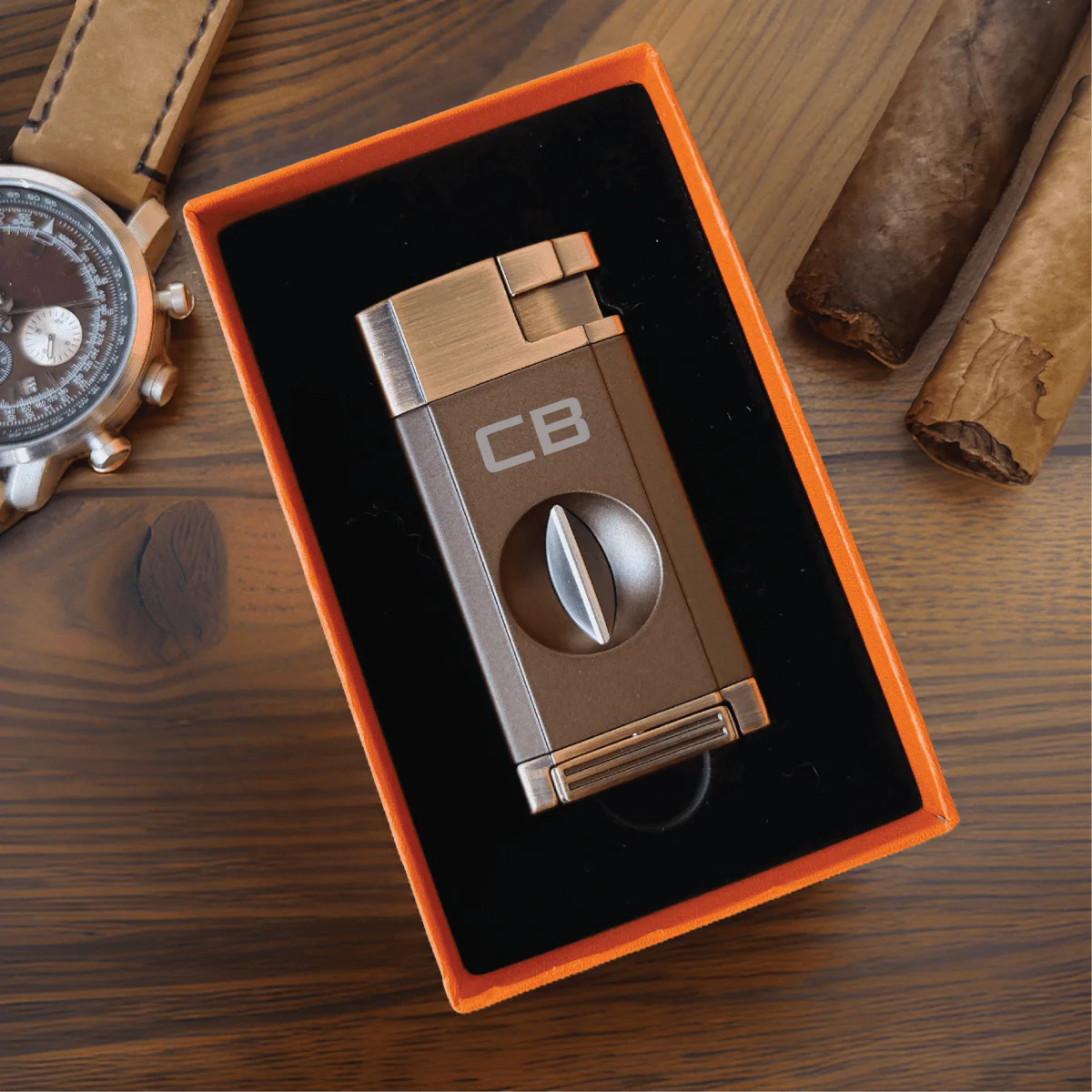 Elegant Personalized V-Cut Lighter: Dual Flame Precision - Image 6