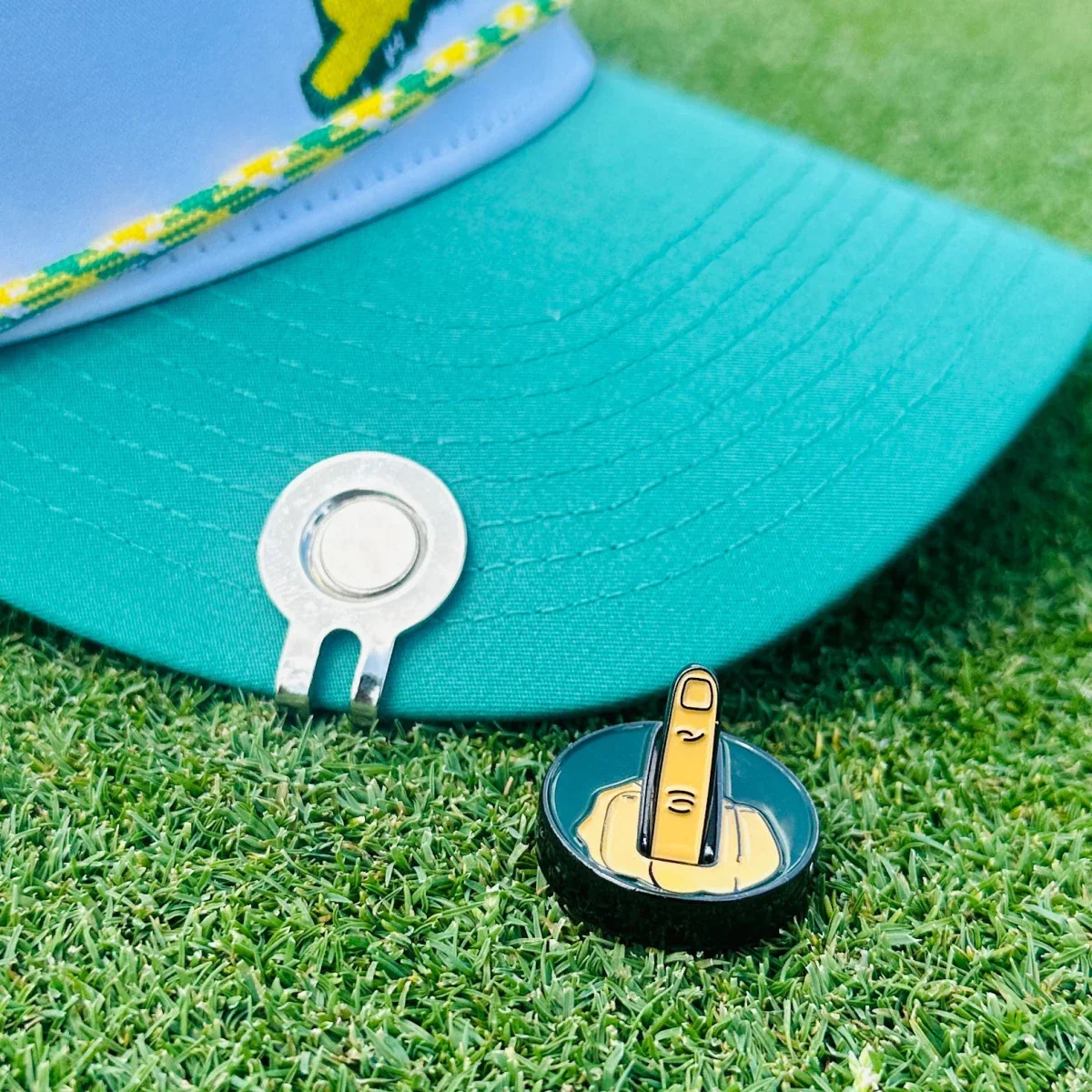 Flip The Bird Ball Marker & Hat Clip - Image 3