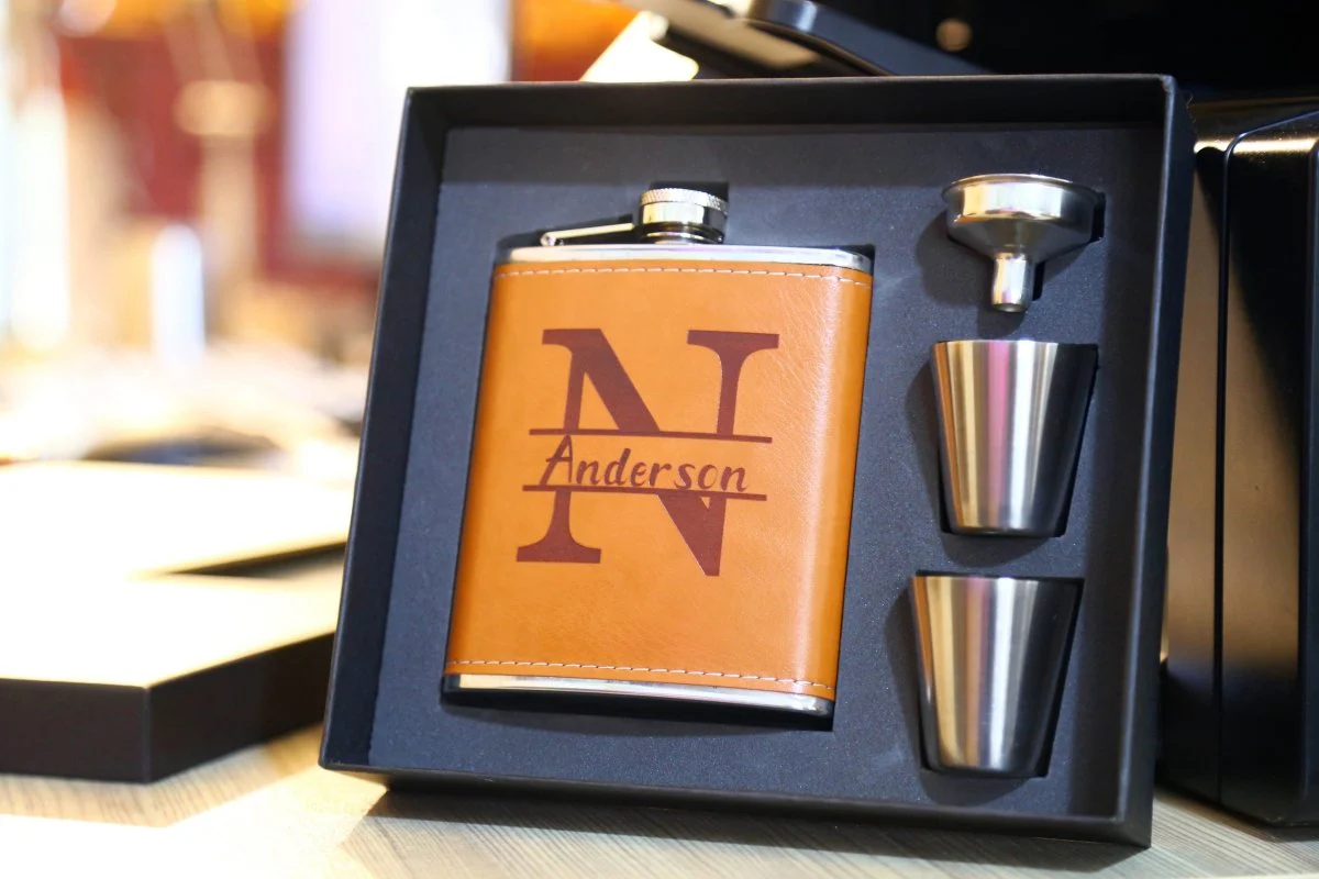 Leather Flask Gift Set - Image 2