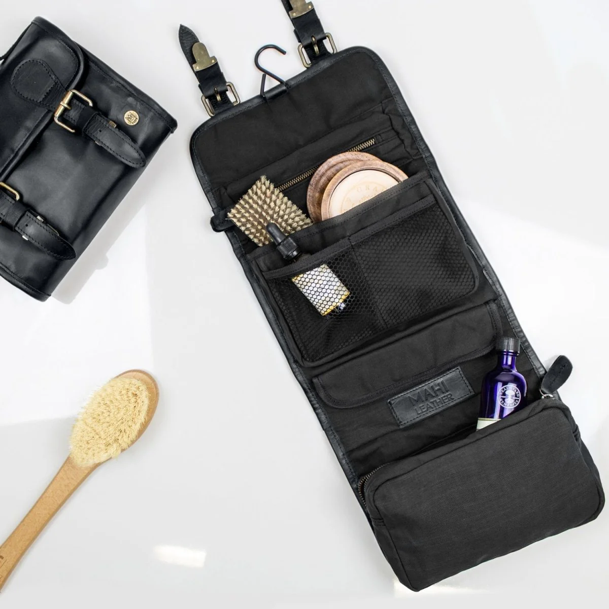 The Harvard Hanging Wash Bag - Image 10