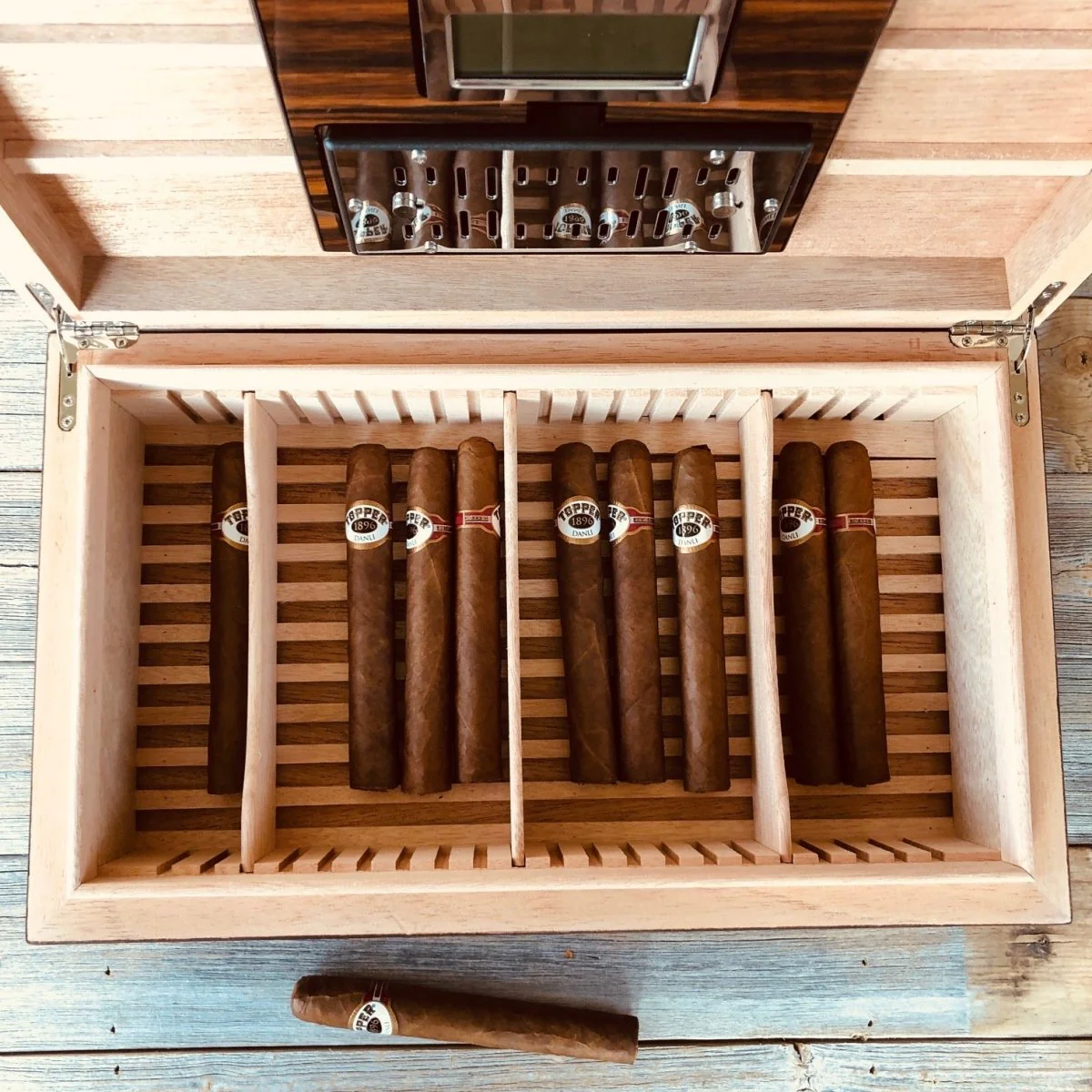 Suit and Tie Humidor - Image 3